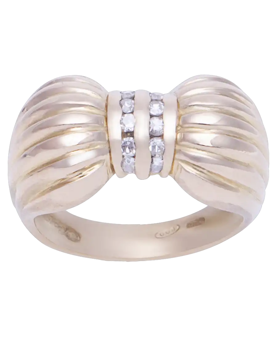 خاتم NŒUD PAPILLON من الذهب الأصفر عيار 18 قيراطاً. متوفر لدى VIRTU LUXURY.