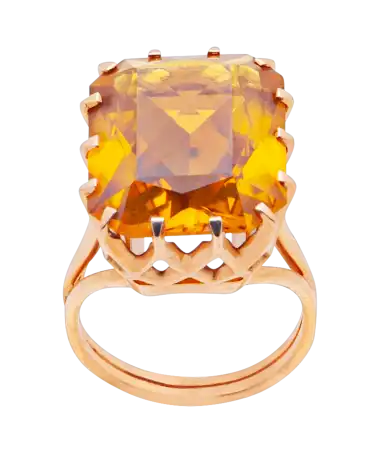 خاتم CITRINE ROYALE من الذهب الأصفر عيار 18 قيراطاً مع 14 مخلباً. متوفر لدى VIRTU LUXURY.