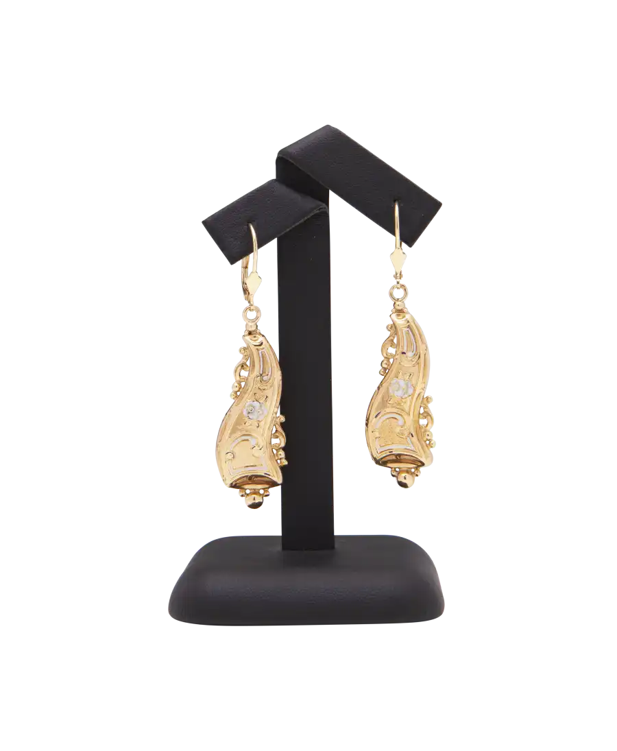 Boucle d'Oreille Raffinement en Or jaune 18 Carats. Disponible chez VIRTU LUXURY. Boucle d'Oreille Raffinement en Or jaune 18 Carats. Disponible chez VIRTU LUXURY.